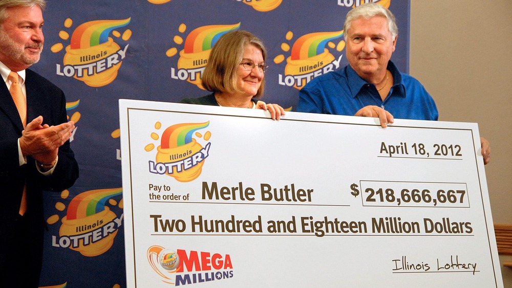 Jason and Merle Butler celebrating US$218,666,667 prize